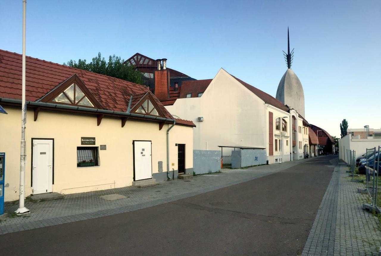 Hotel Kertesz-Haz Erlau Exterior foto